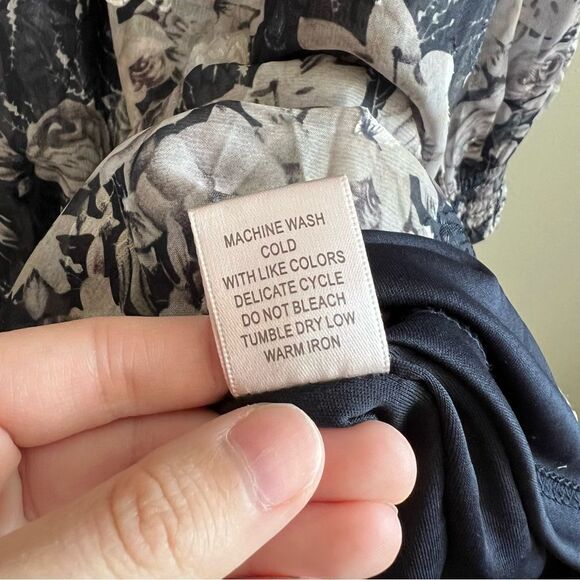 ✨ Dizzy Lizzy Women’s Gray Floral Mini Dress Large - Picture 8 of 12